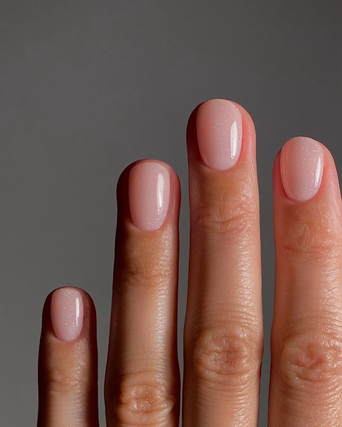 Манікюр без дизайну — чистий вигляд нігтів без перевантаження