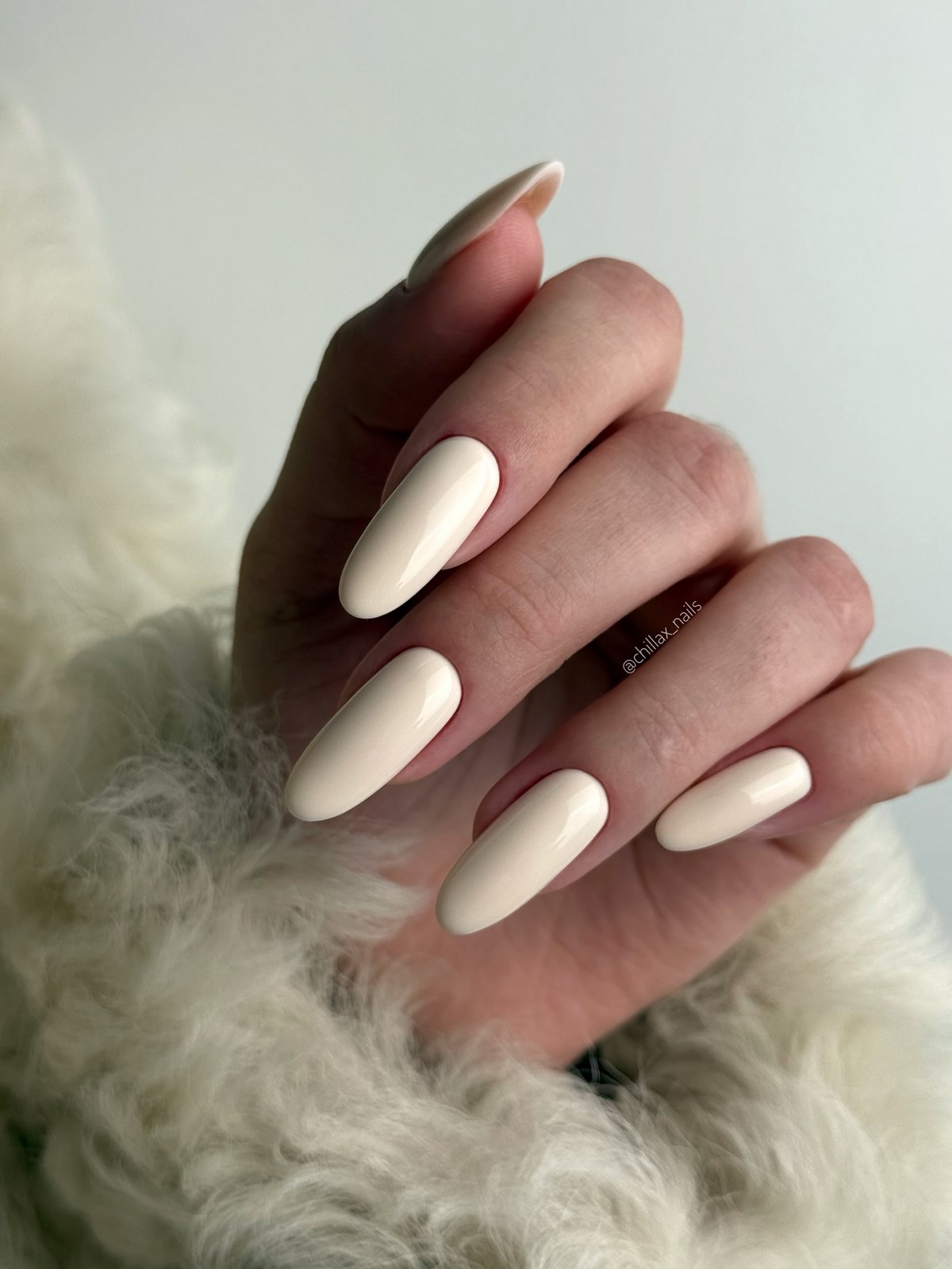 Манікюр без дизайну — чистий вигляд нігтів без перевантаження