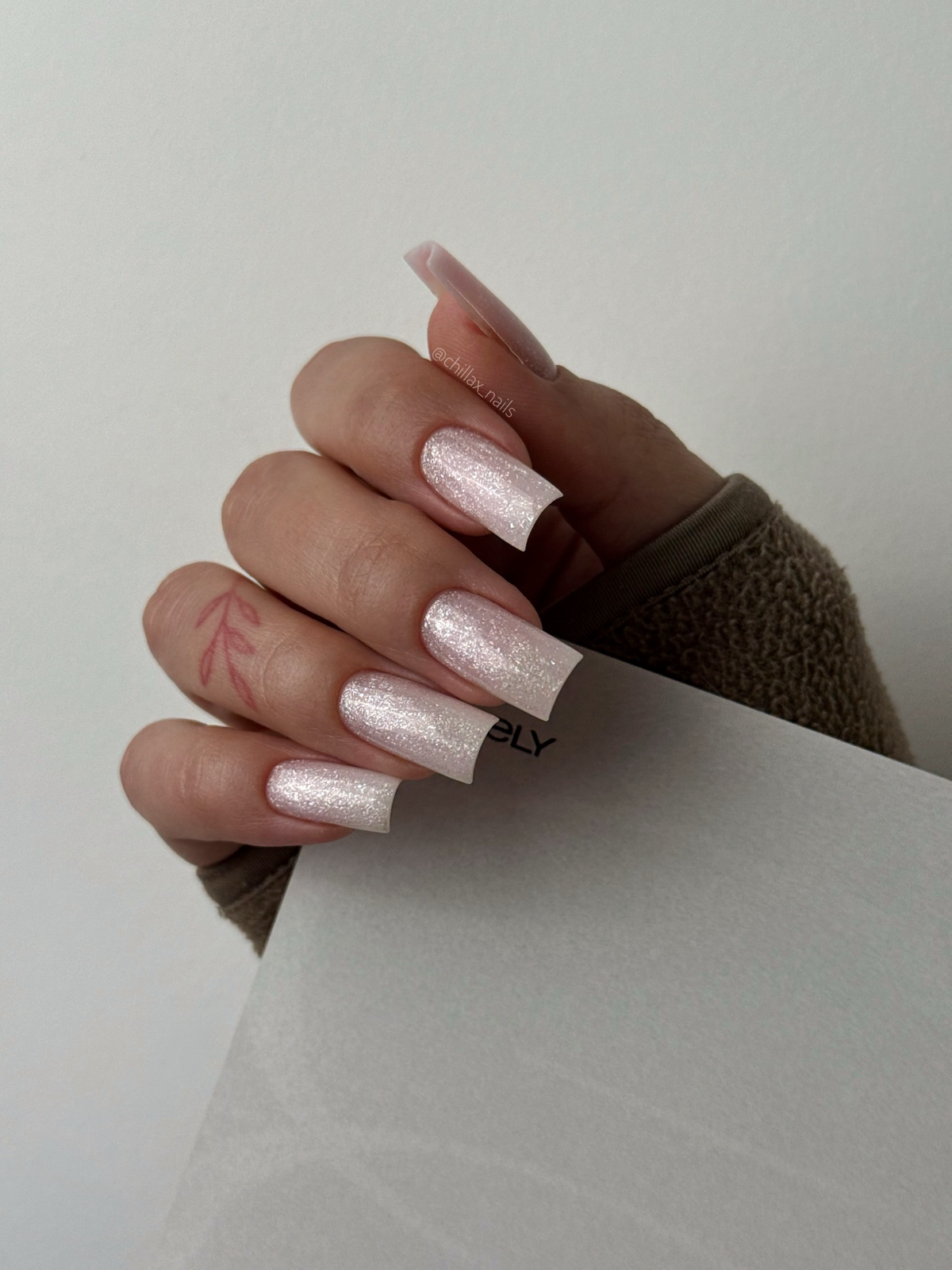 Манікюр без дизайну — чистий вигляд нігтів без перевантаження