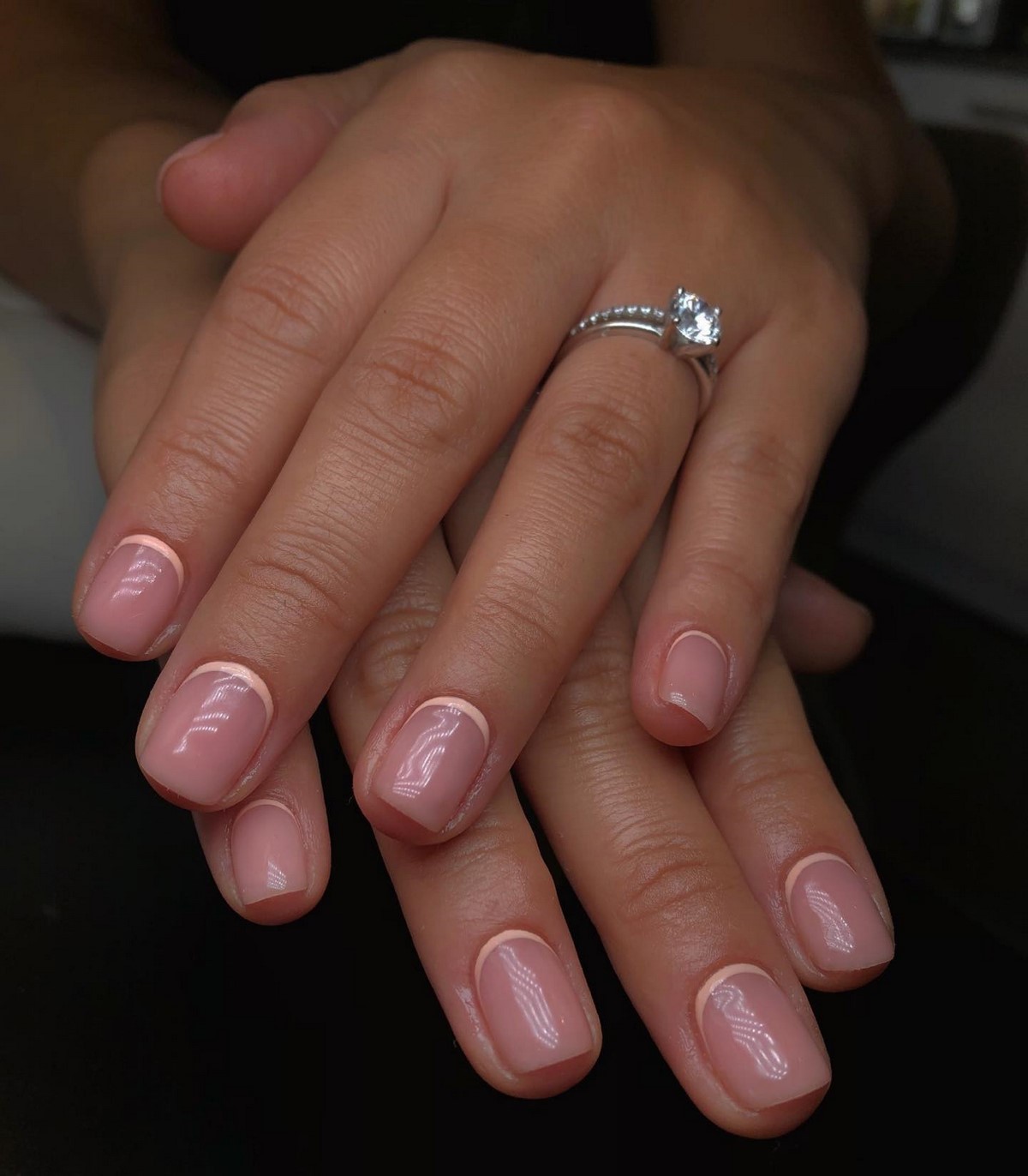 Манікюр без щільного покриття: легкий вигляд нігтів