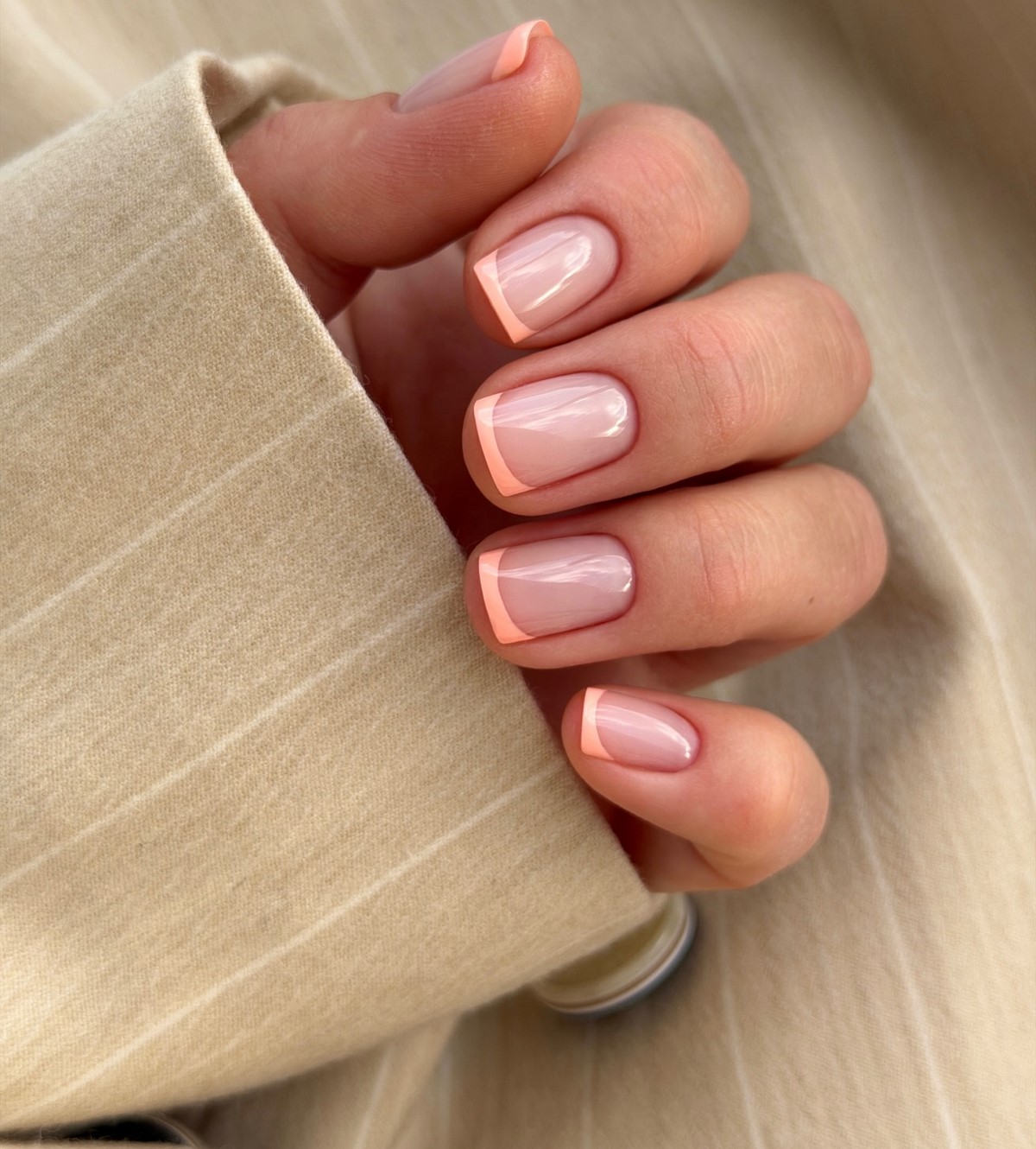 Манікюр без щільного покриття: легкий вигляд нігтів