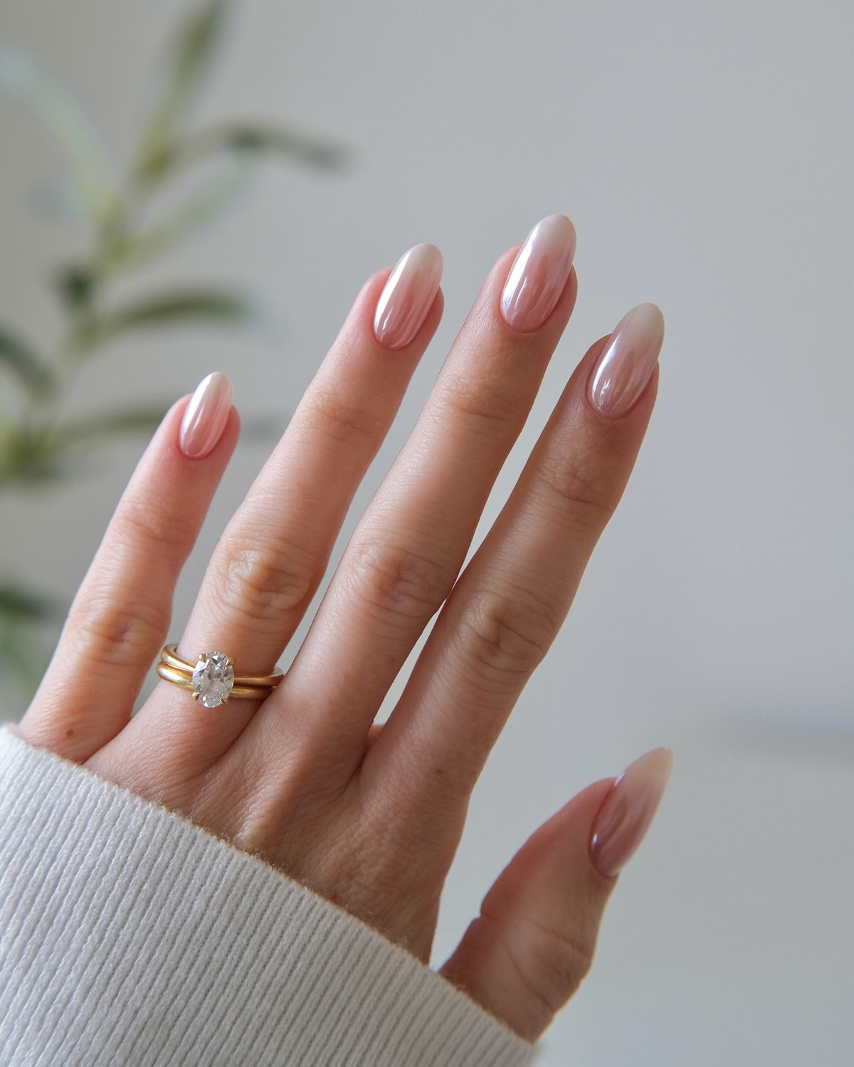 Манікюр без щільного покриття: легкий вигляд нігтів