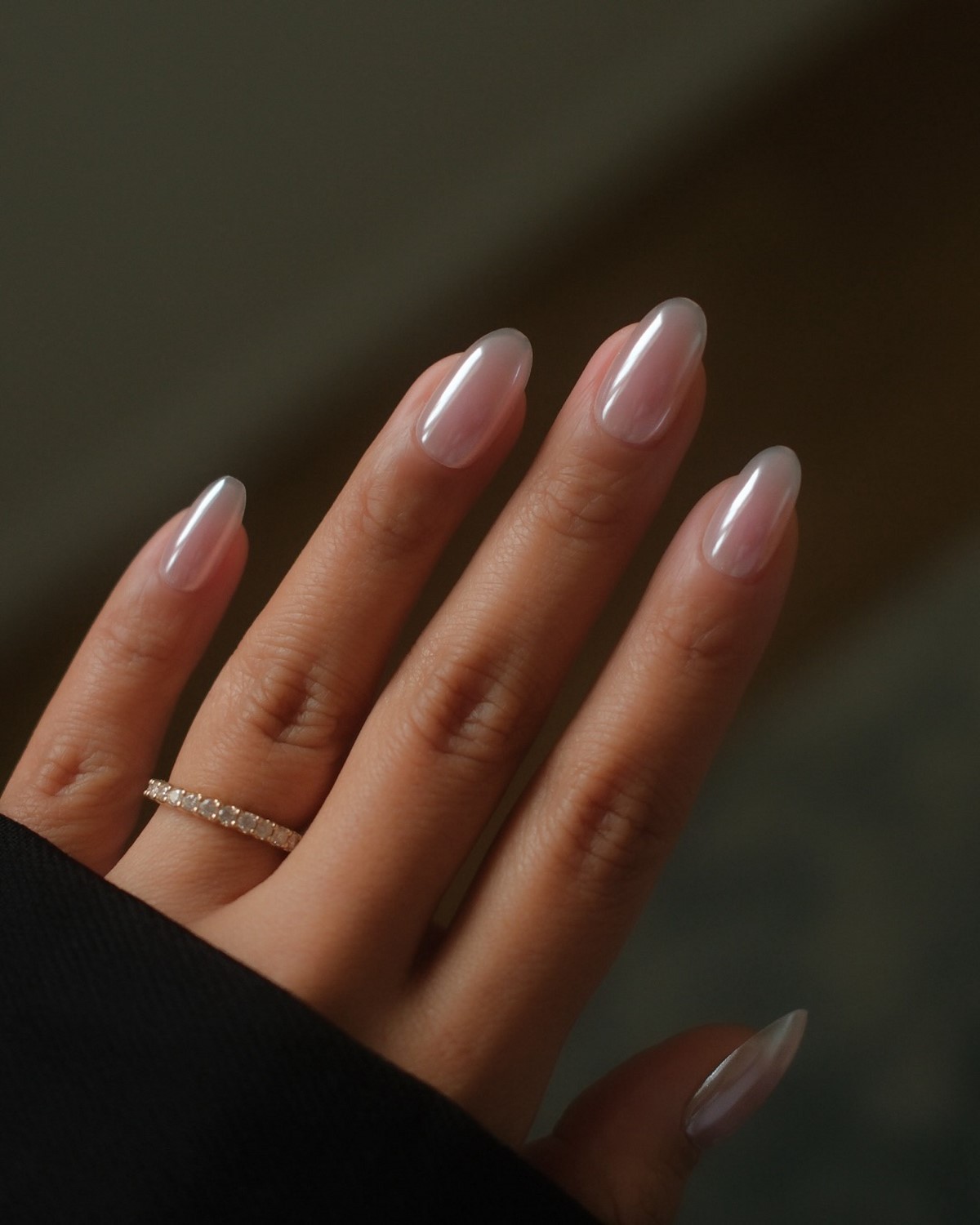 Манікюр без щільного покриття: легкий вигляд нігтів