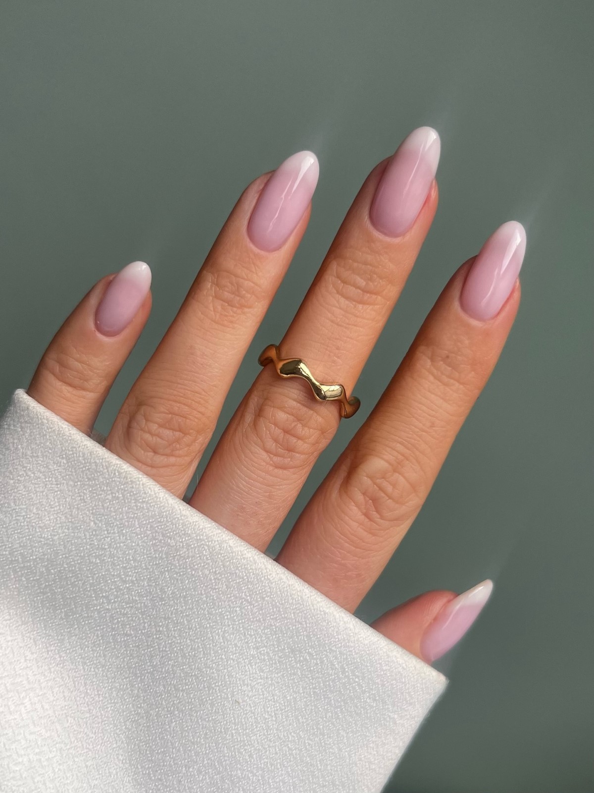 Манікюр, який виглядає як доглянуті нігті — чистий ефект без покриття