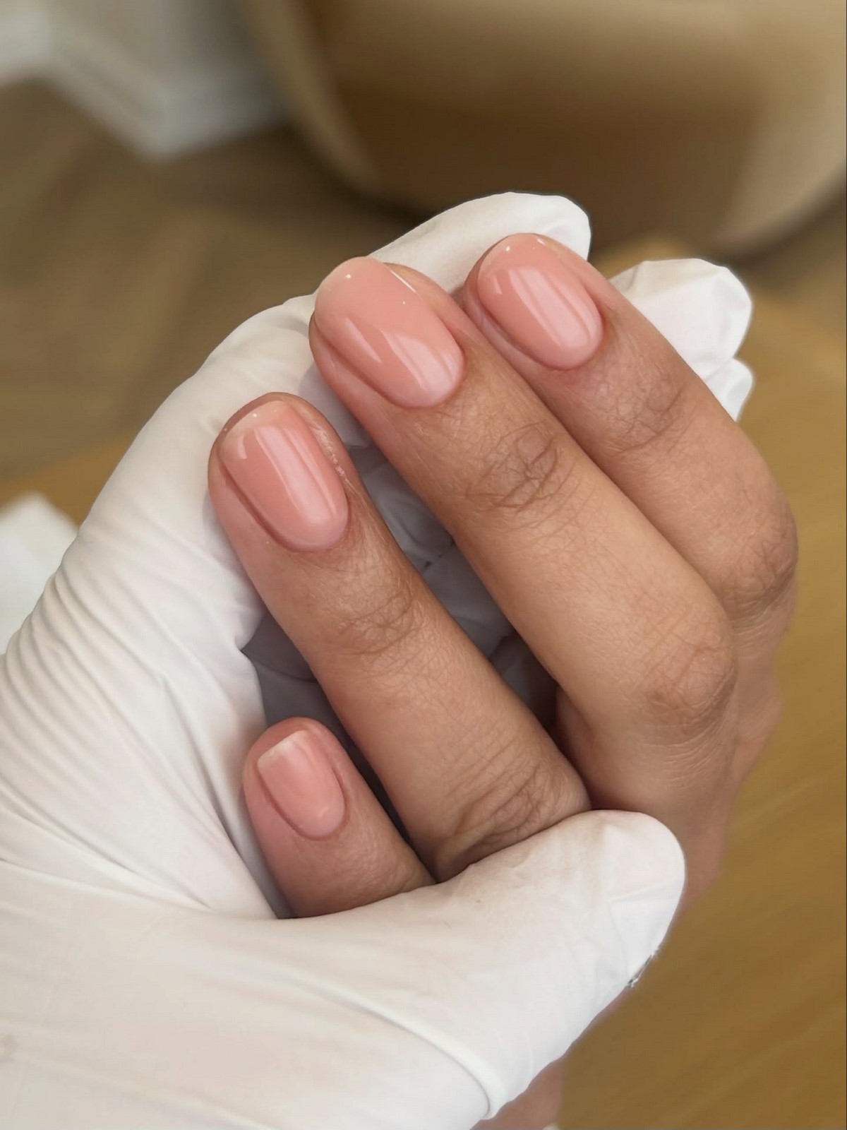 Манікюр, який виглядає як доглянуті нігті — чистий ефект без покриття