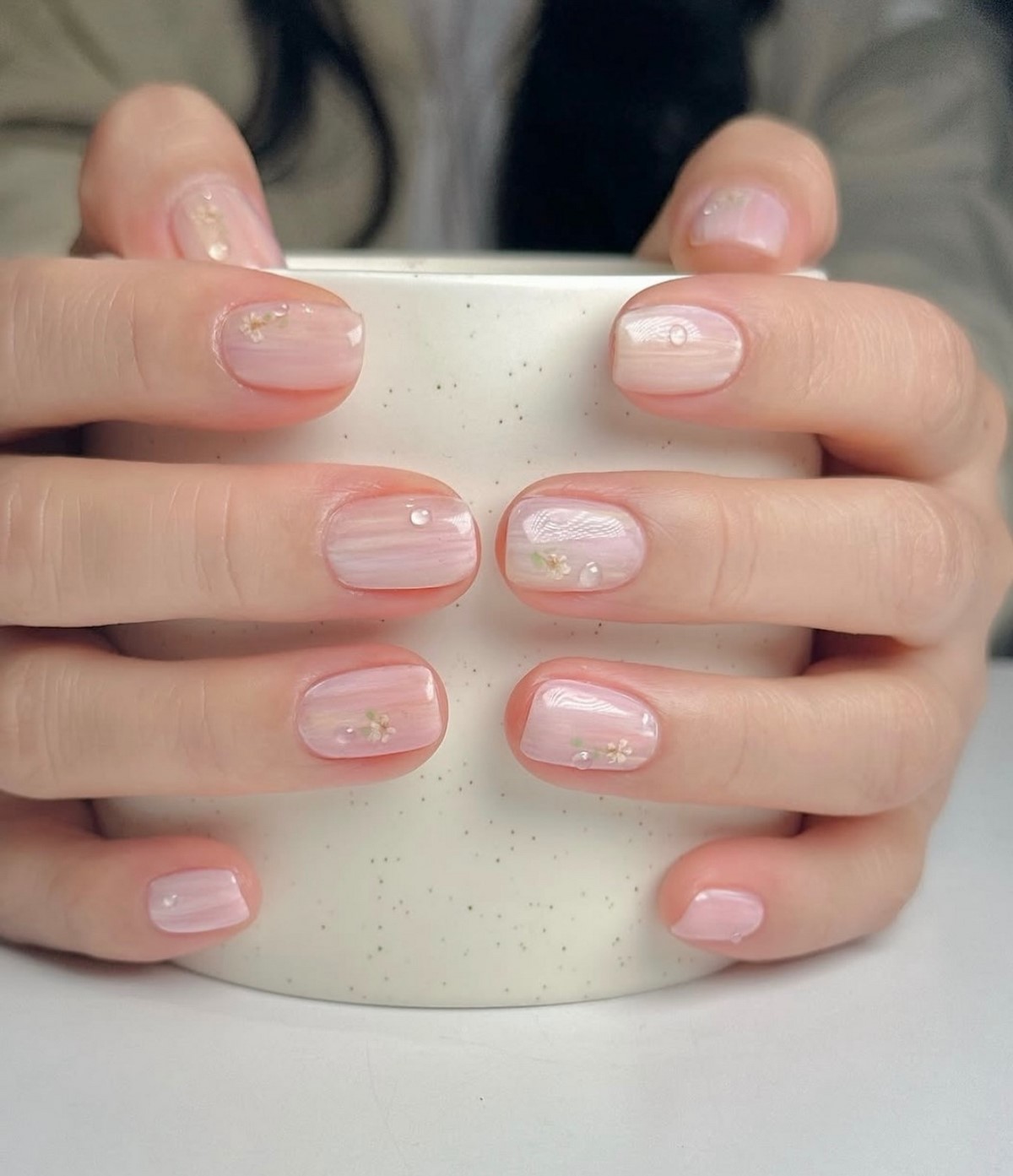 Манікюр, який виглядає як доглянуті нігті — чистий ефект без покриття