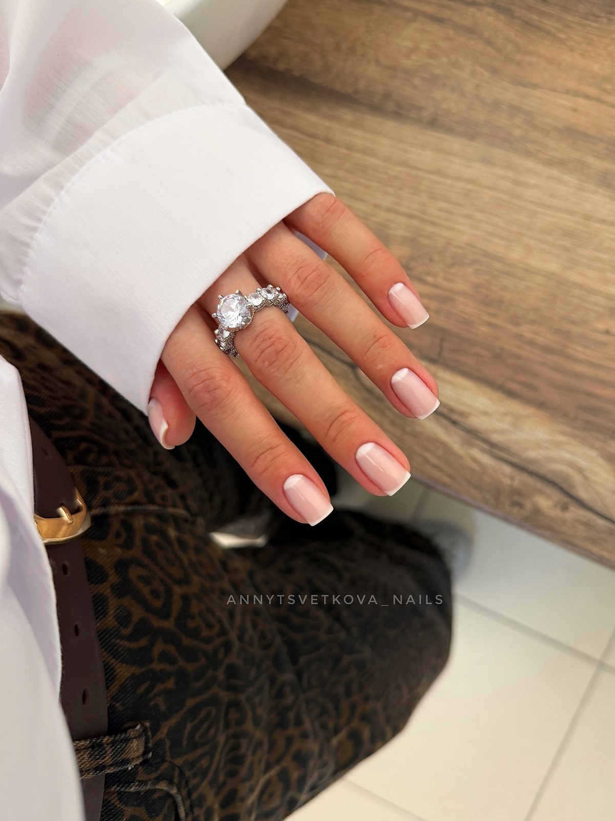 Манікюр, який виглядає як доглянуті нігті — чистий ефект без покриття