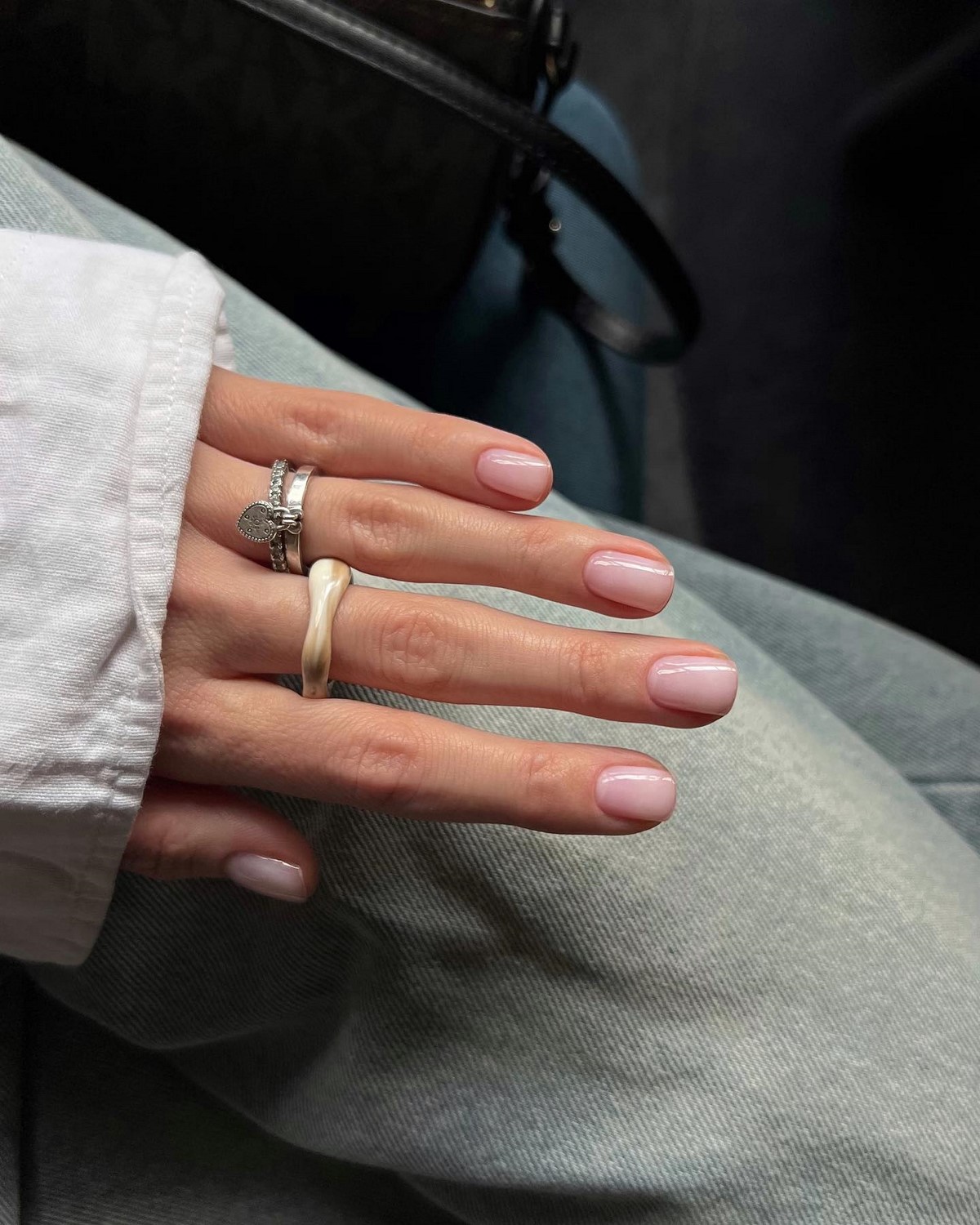 Манікюр, який виглядає як доглянуті нігті — чистий ефект без покриття