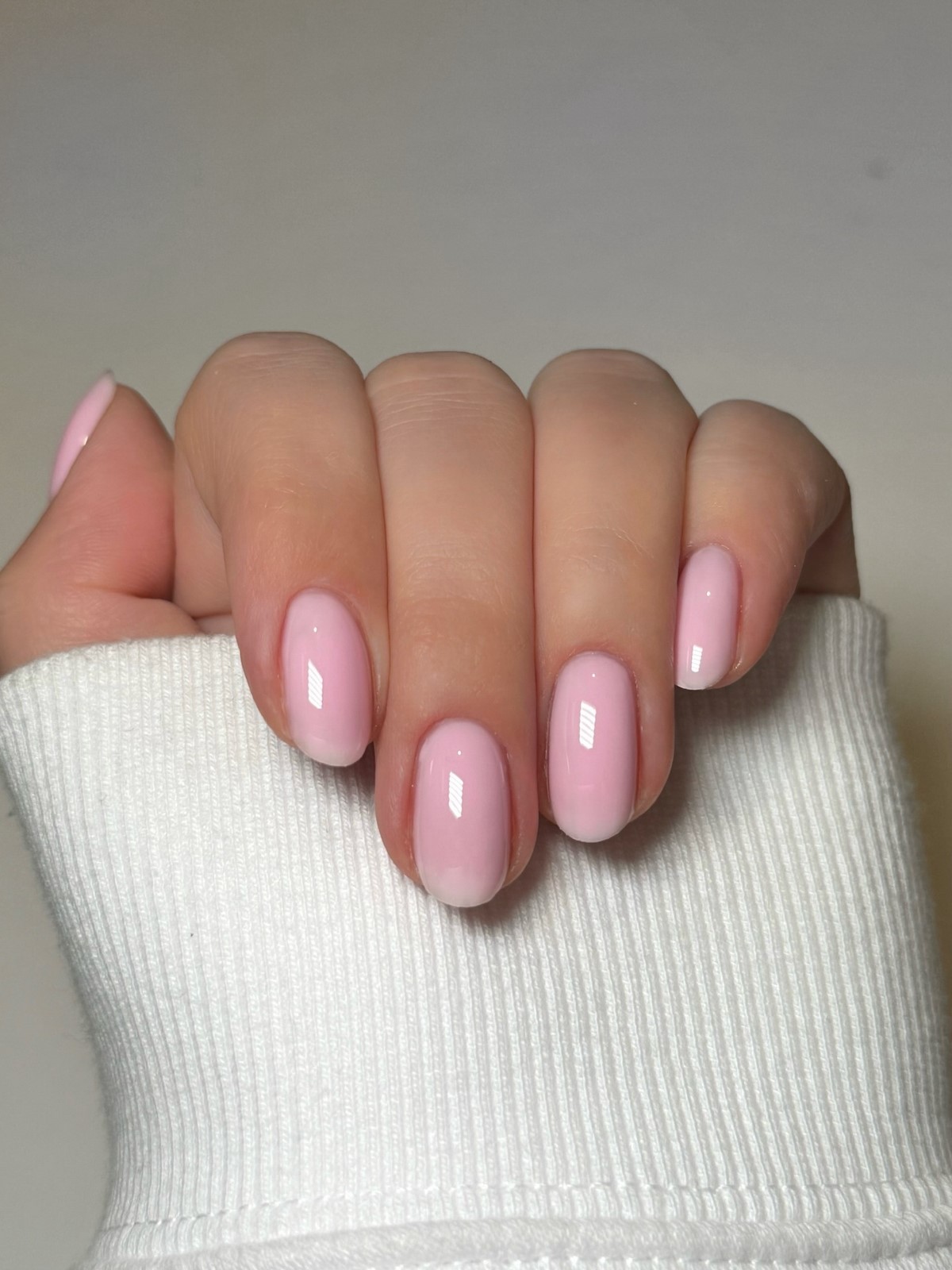 Манікюр, який виглядає як доглянуті нігті — чистий ефект без покриття