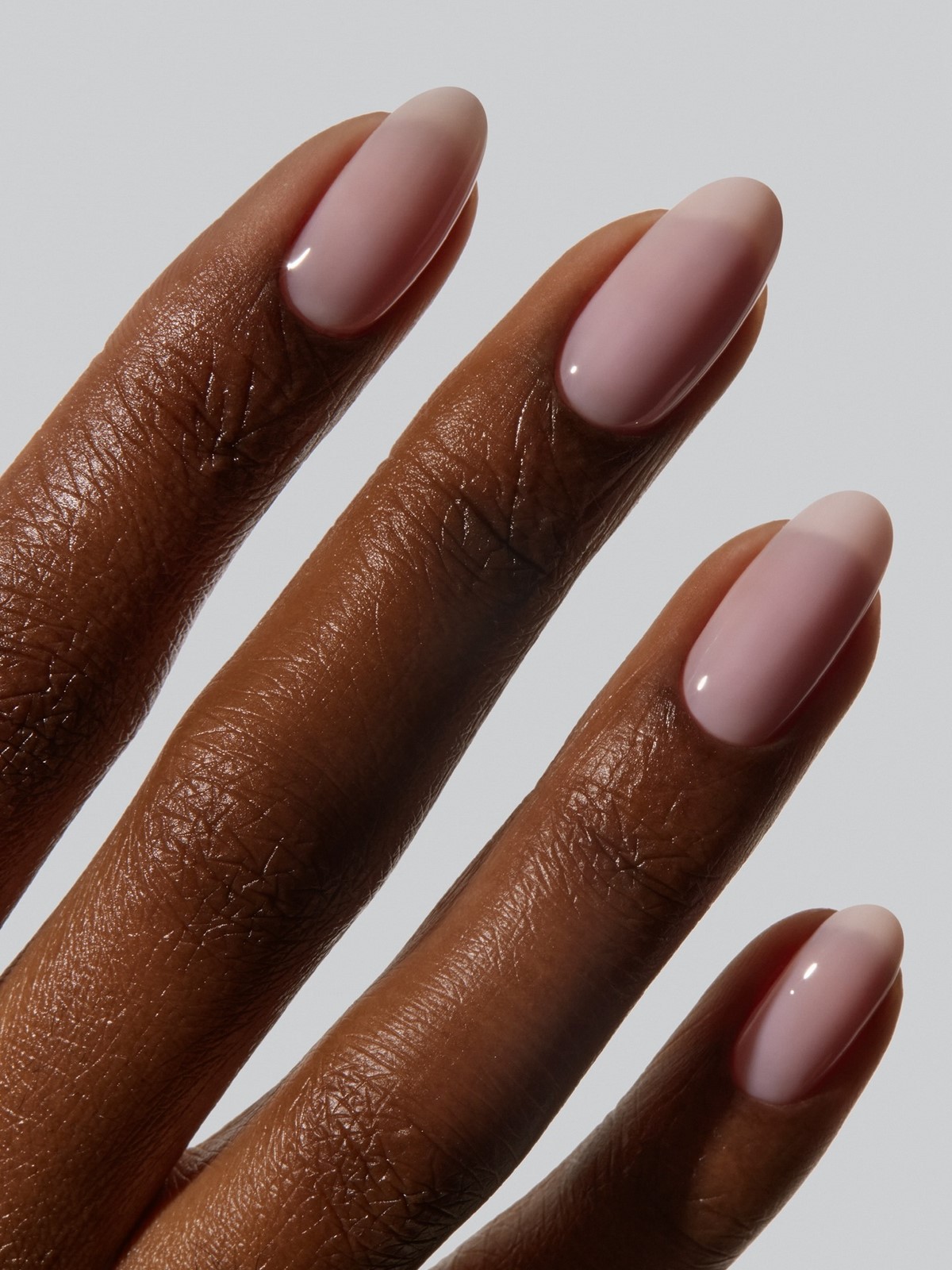 Манікюр, який виглядає як доглянуті нігті — чистий ефект без покриття