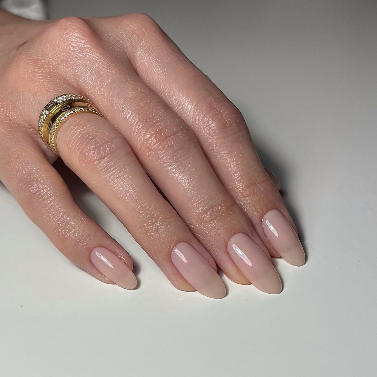 Манікюр, який виглядає як натуральні нігті — ефект без помітного покриття