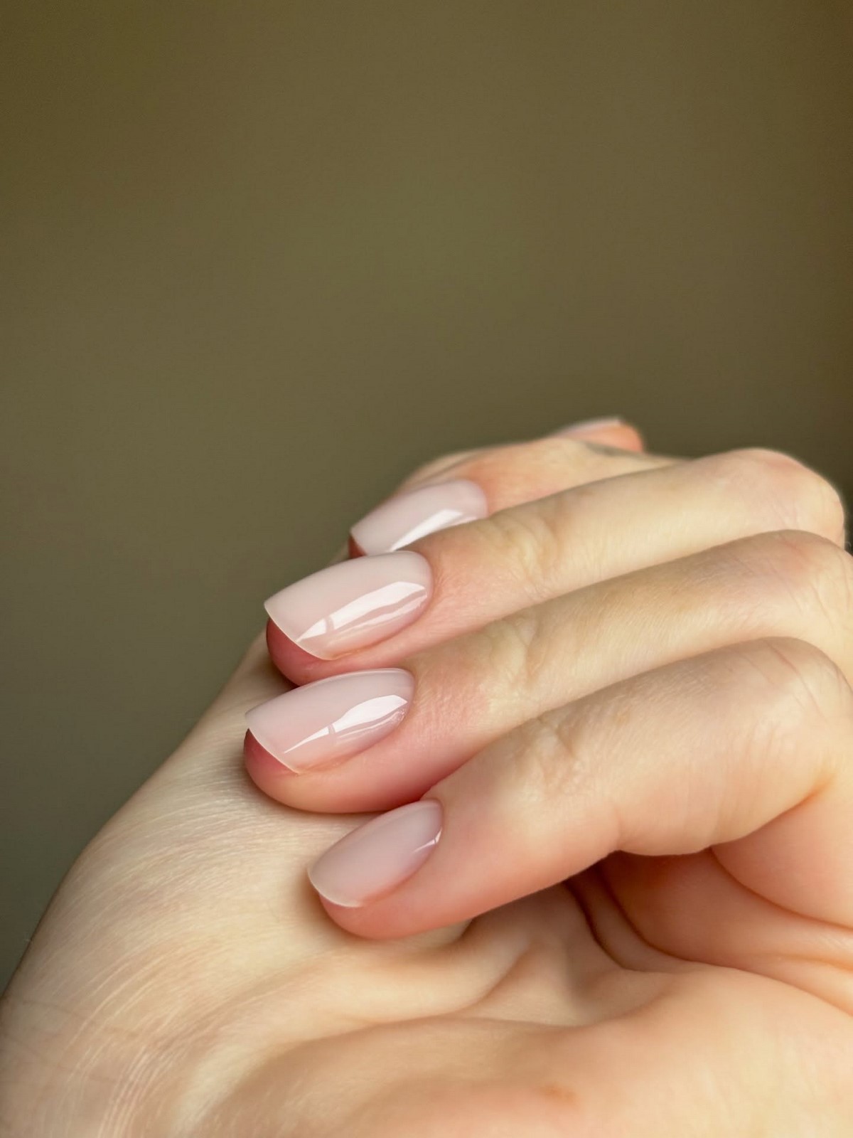Манікюр, який виглядає як натуральні нігті — ефект без помітного покриття