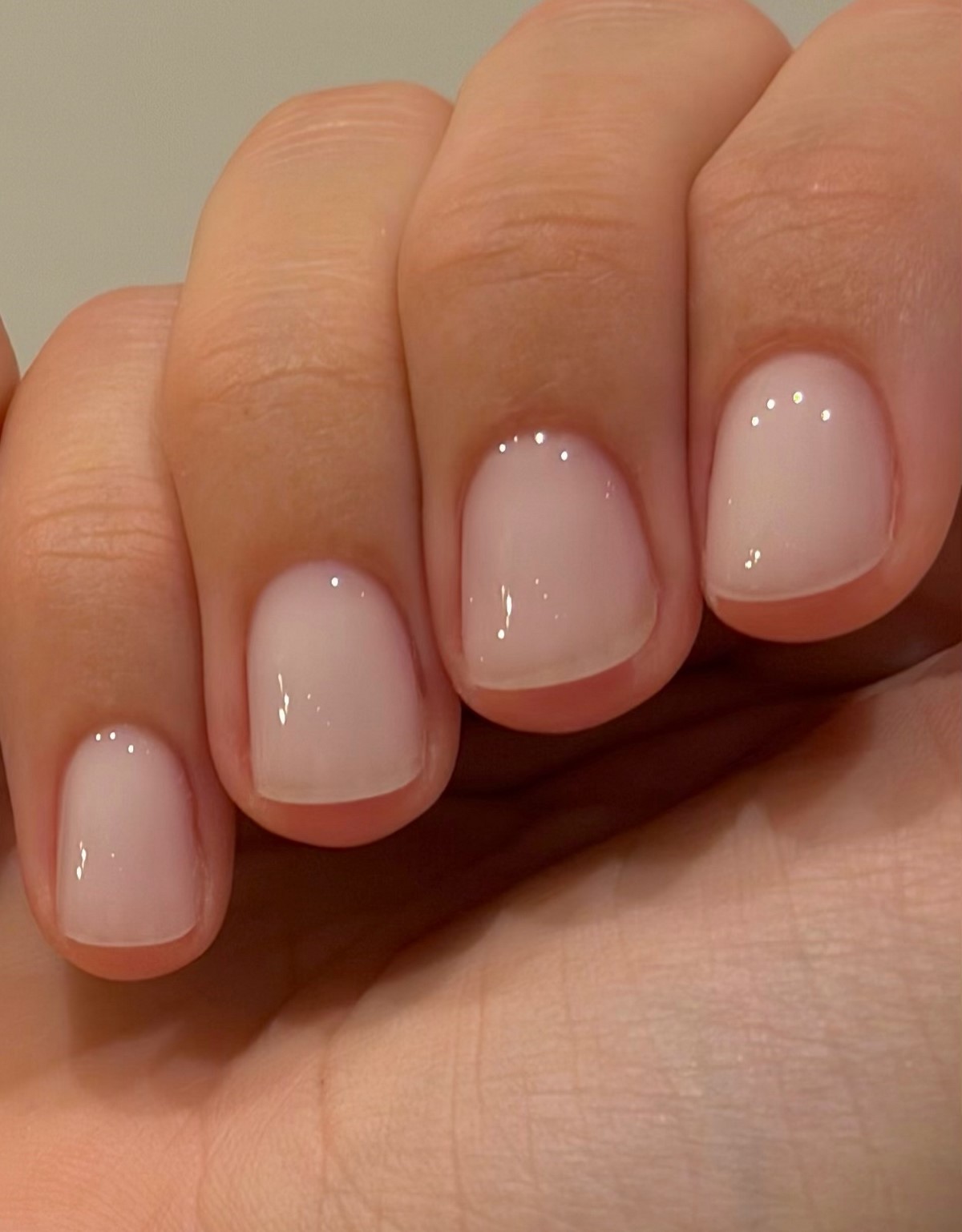 Манікюр, який виглядає як натуральні нігті — ефект без помітного покриття