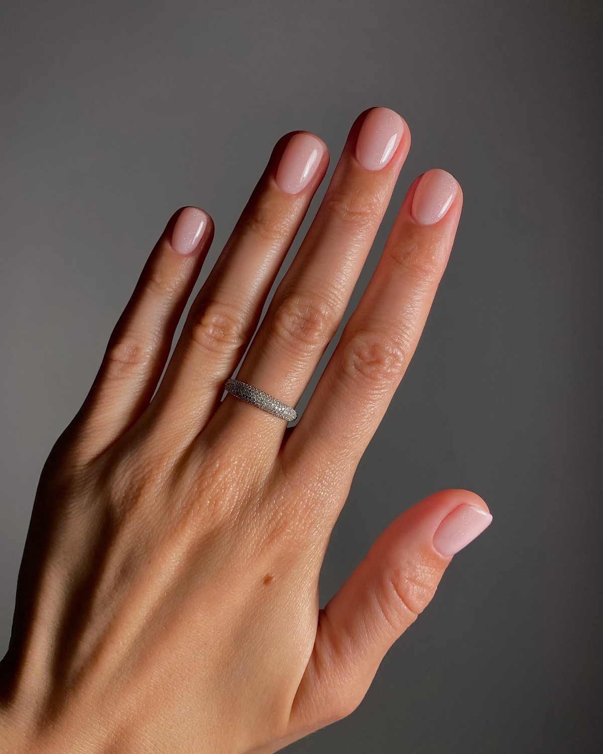 Манікюр, який виглядає як натуральні нігті — ефект без помітного покриття