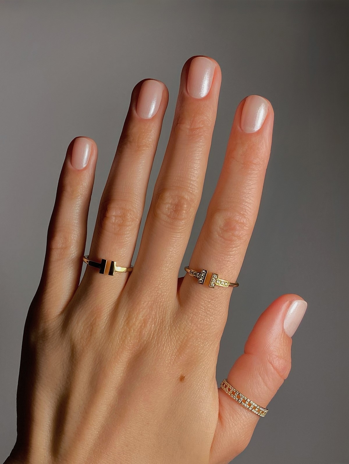 Манікюр з дзеркальним ефектом — рівна поверхня нігтів без дизайну