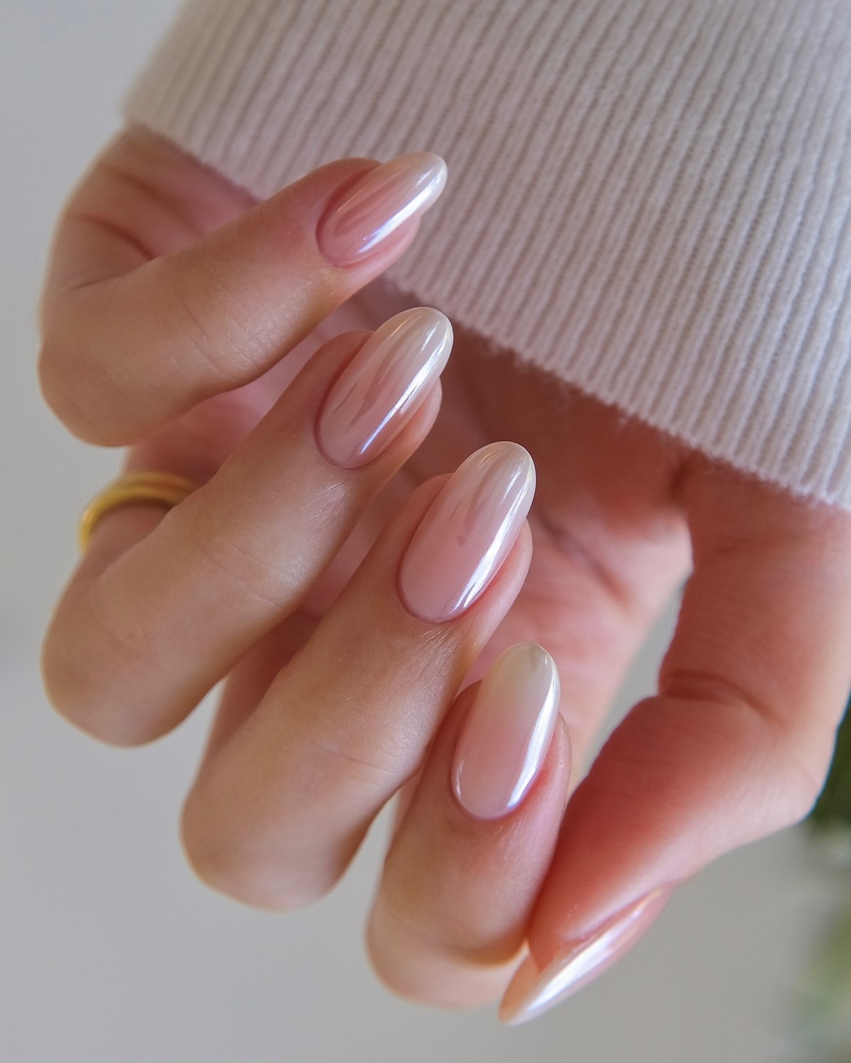 Манікюр з рівною поверхнею нігтів — акцент на гладкість і чистий вигляд