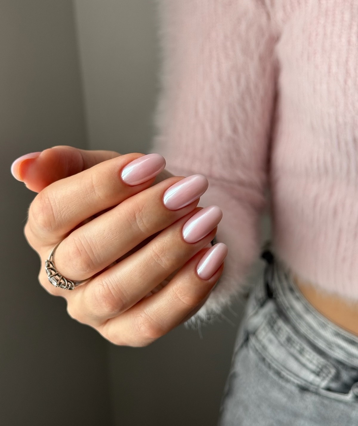 Манікюр з рівною поверхнею нігтів — акцент на гладкість і чистий вигляд