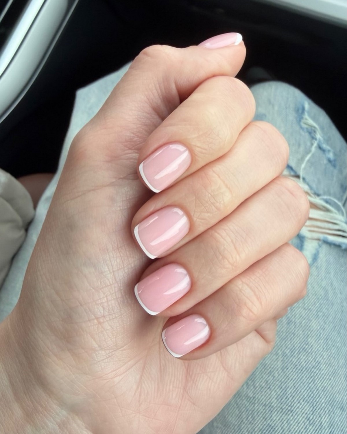 Манікюр з рівною поверхнею нігтів — акцент на гладкість і чистий вигляд