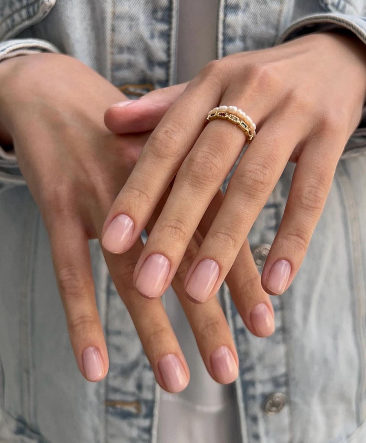 Нюдовий манікюр 2026: прозорість замість щільного кольору