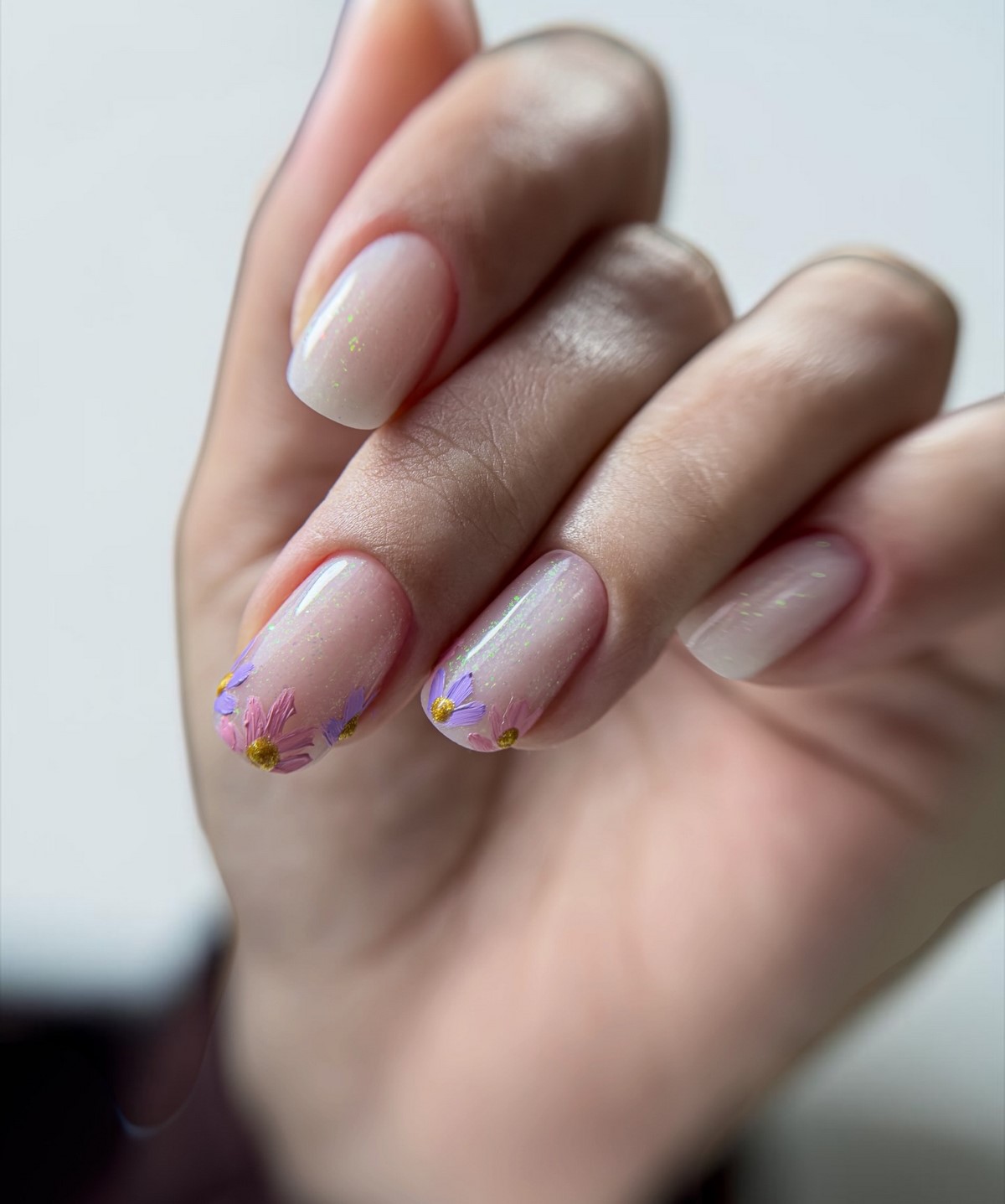 Нюдовий манікюр 2026: прозорість замість щільного кольору