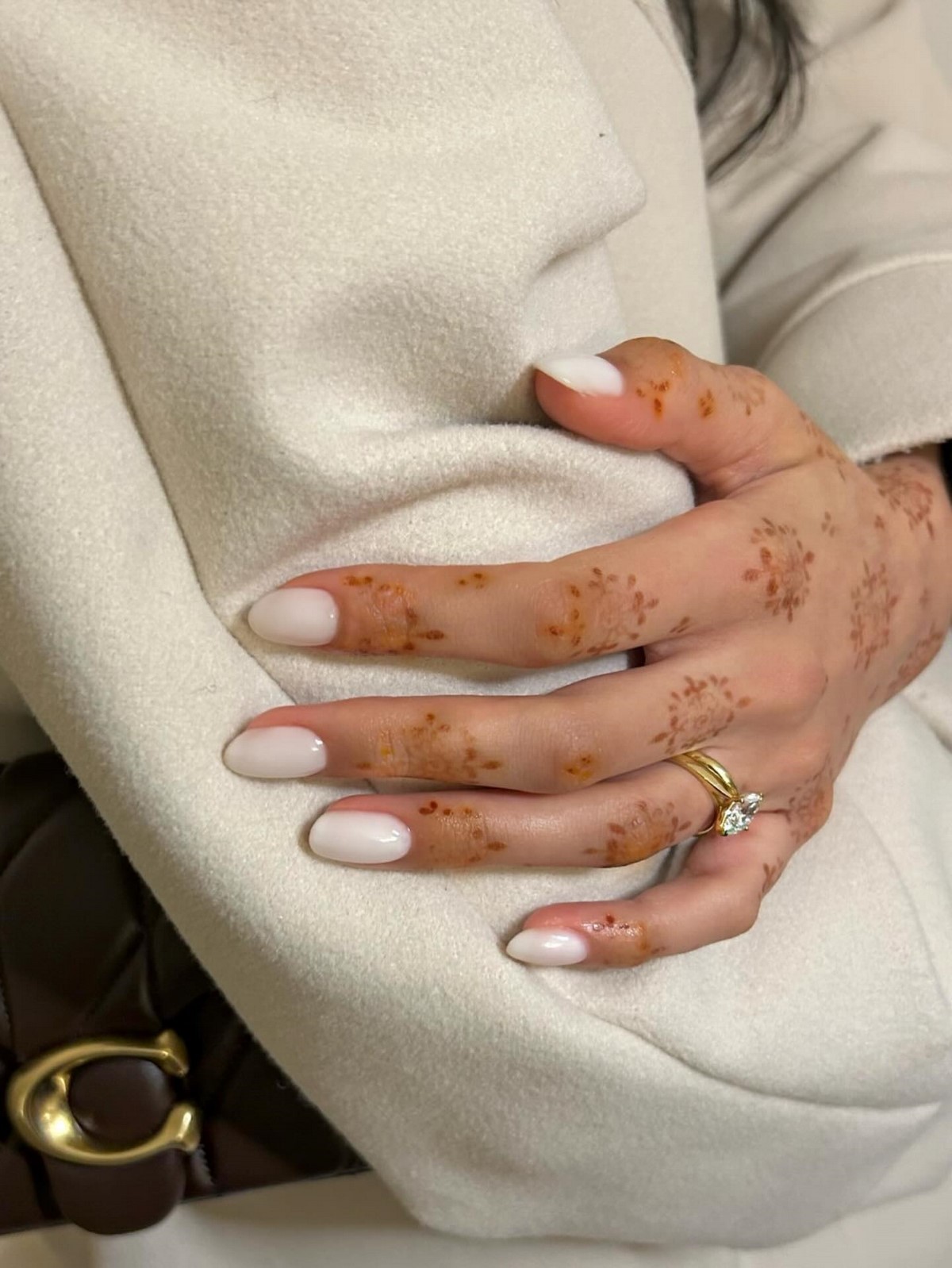 Нюдовий манікюр 2026: прозорість замість щільного кольору