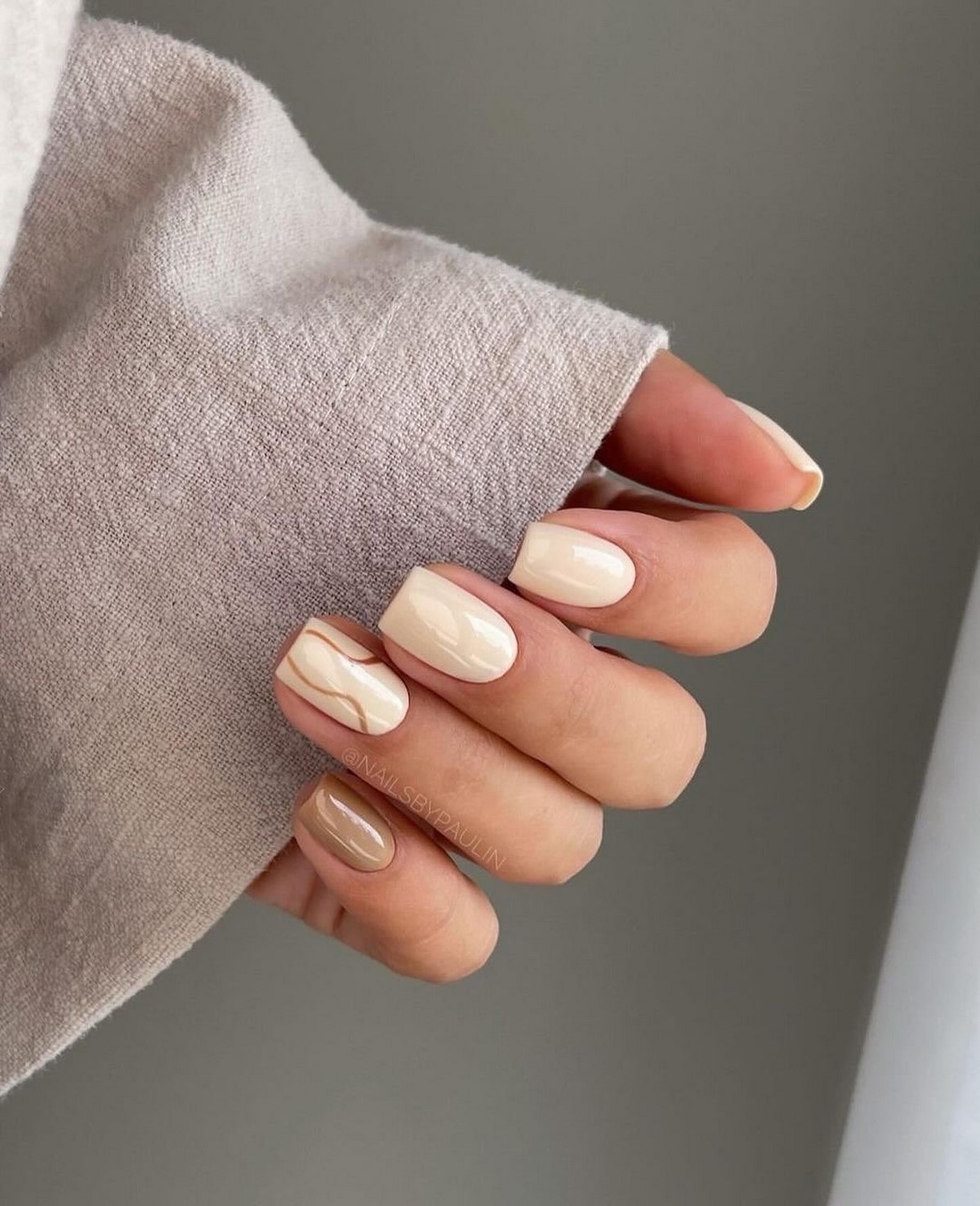 Нюдовий манікюр 2026: прозорість замість щільного кольору