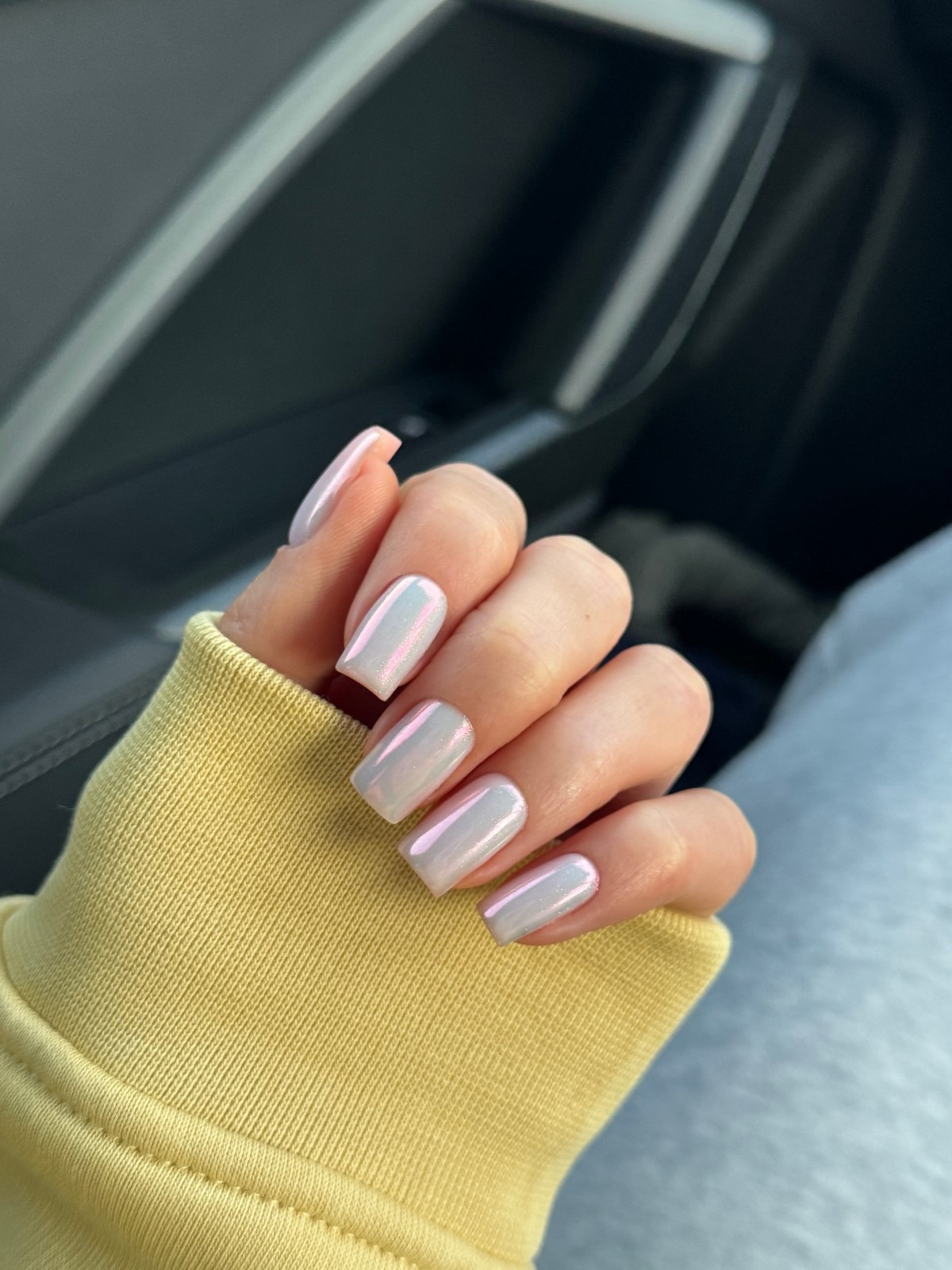 Перлинний манікюр 2026: м’який світловий ефект на нігтях