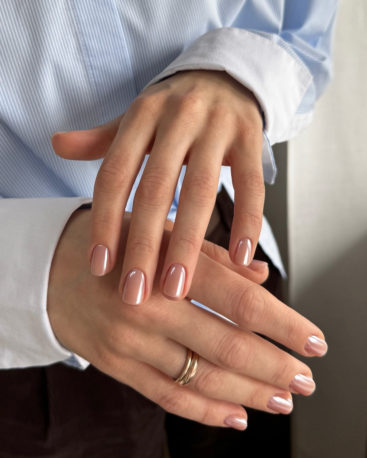 Перлинний манікюр 2026: м’який світловий ефект на нігтях