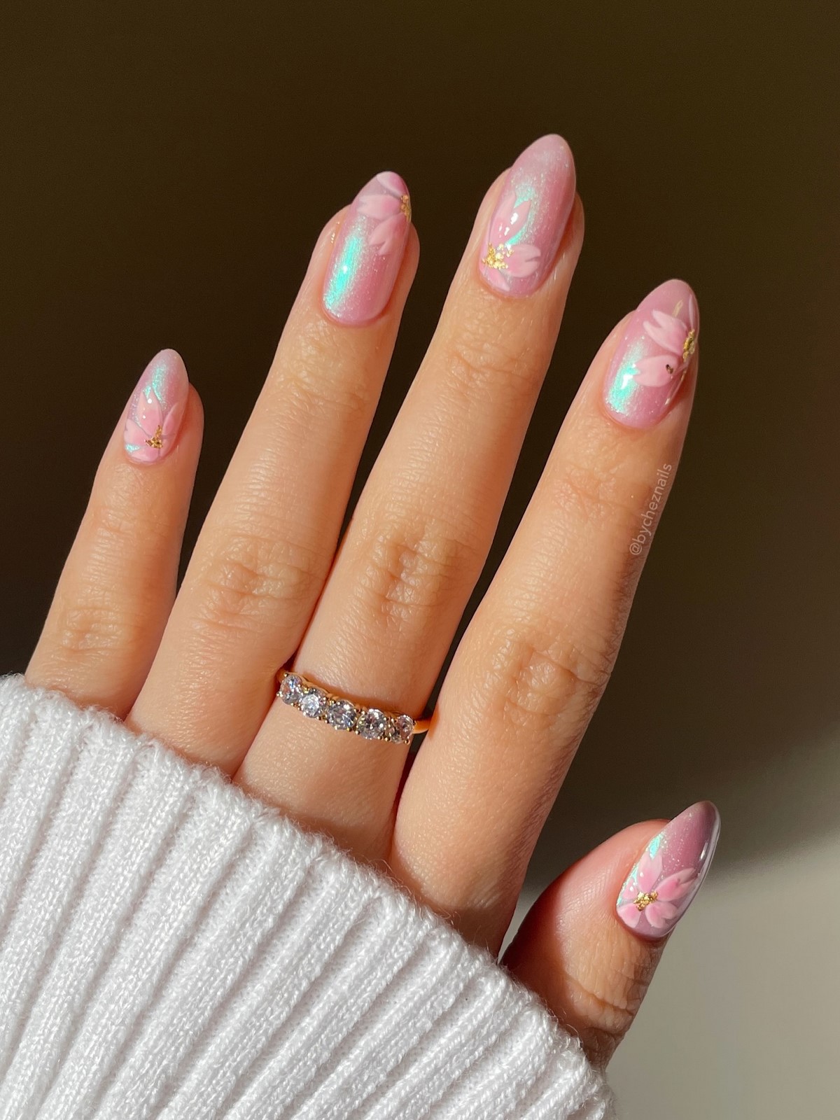 Перлинний манікюр 2026: м’який світловий ефект на нігтях