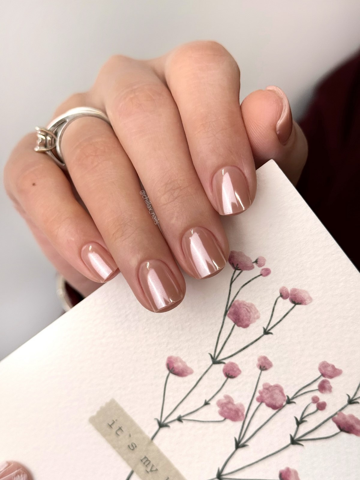 Перлинний манікюр 2026: м’який світловий ефект на нігтях