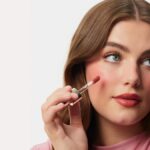 Елла Брайт із аплікатором Soft Pinch Liquid Blush