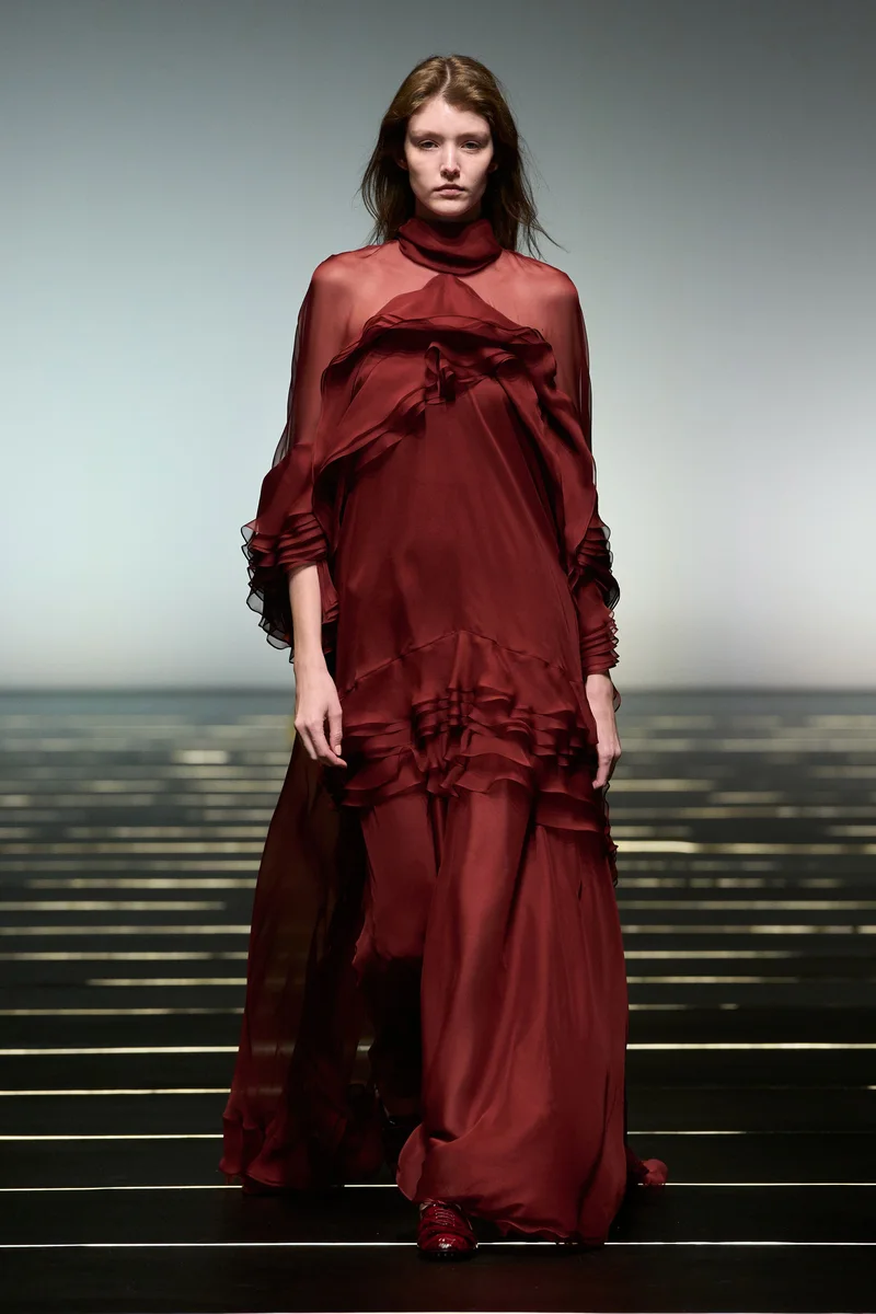 Бордова шифонова сукня Alberta Ferretti з воланами і драпіруванням