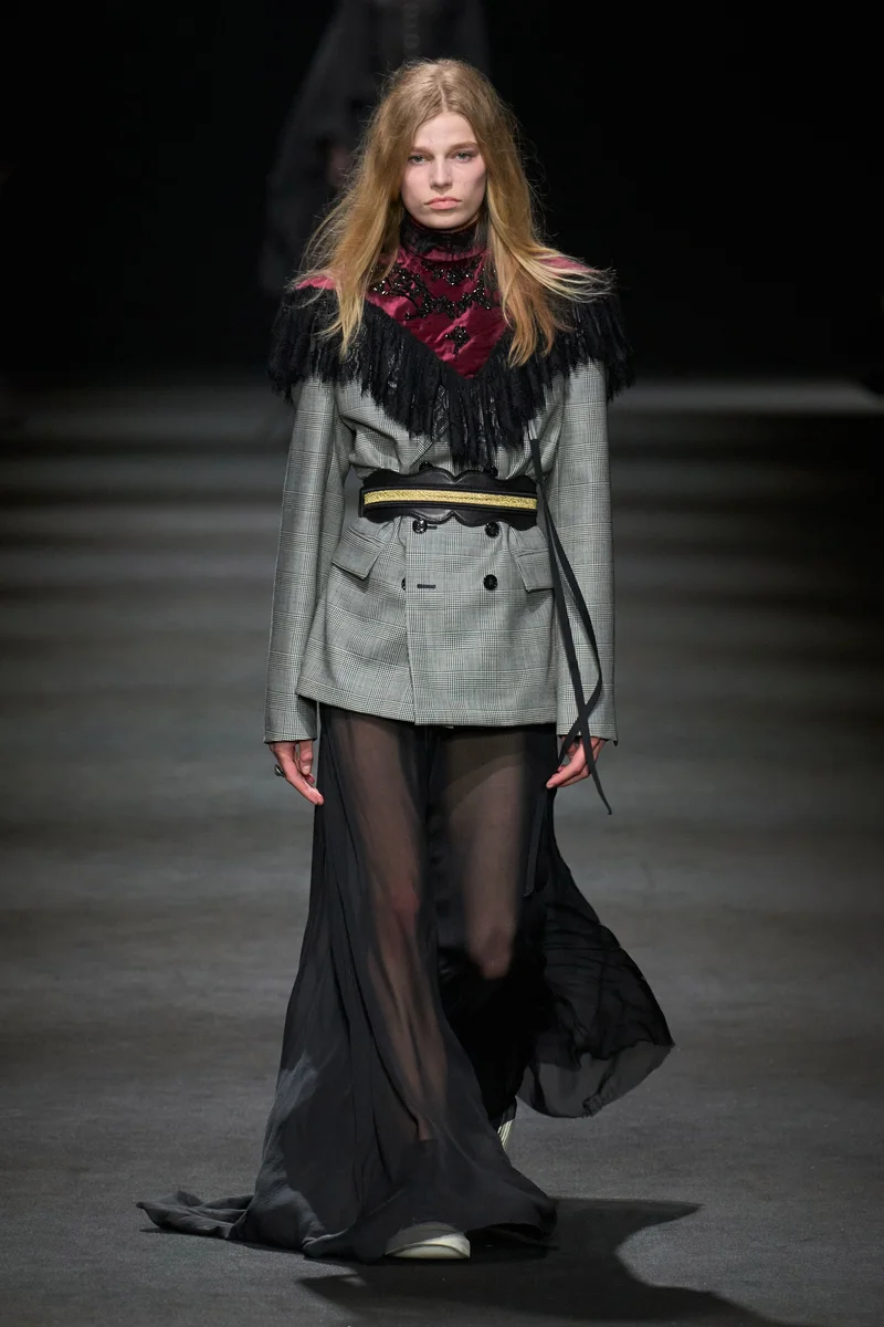 Сірий двобортний жакет Ann Demeulemeester у клітинку з поясом і прозорою спідницею