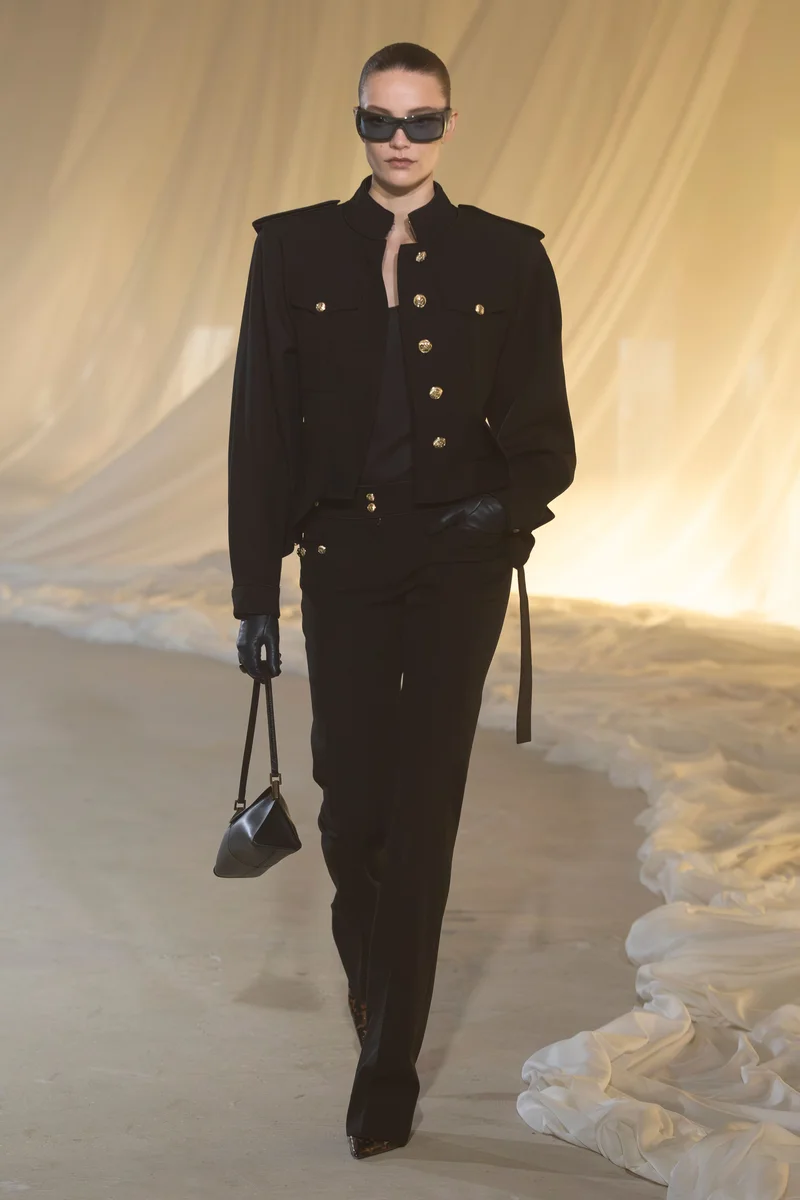 Чорний мілітарі-жакет Balmain зі стійкою, погонами і золотими ґудзиками